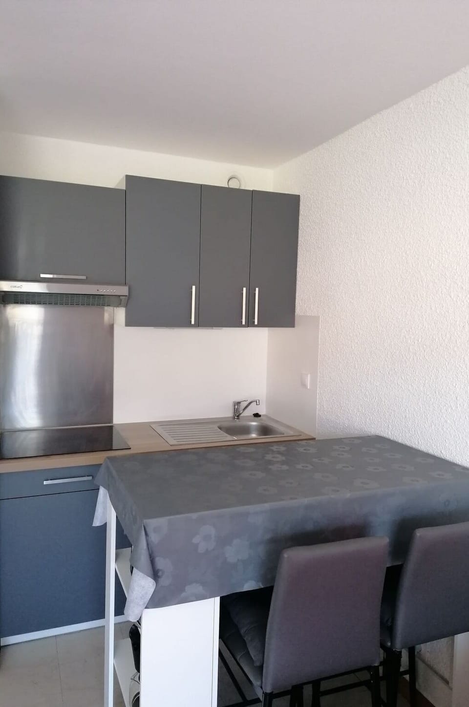 Cabinetry, Furniture, Kitchen Sink, Sink, Countertop, Building, Tap, Wood, Kitchen, Interior Design
