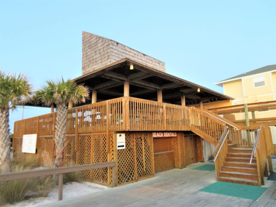 Ricks sand trap! Tiki hut on sandpiper’s private beach serves food and drinks! 