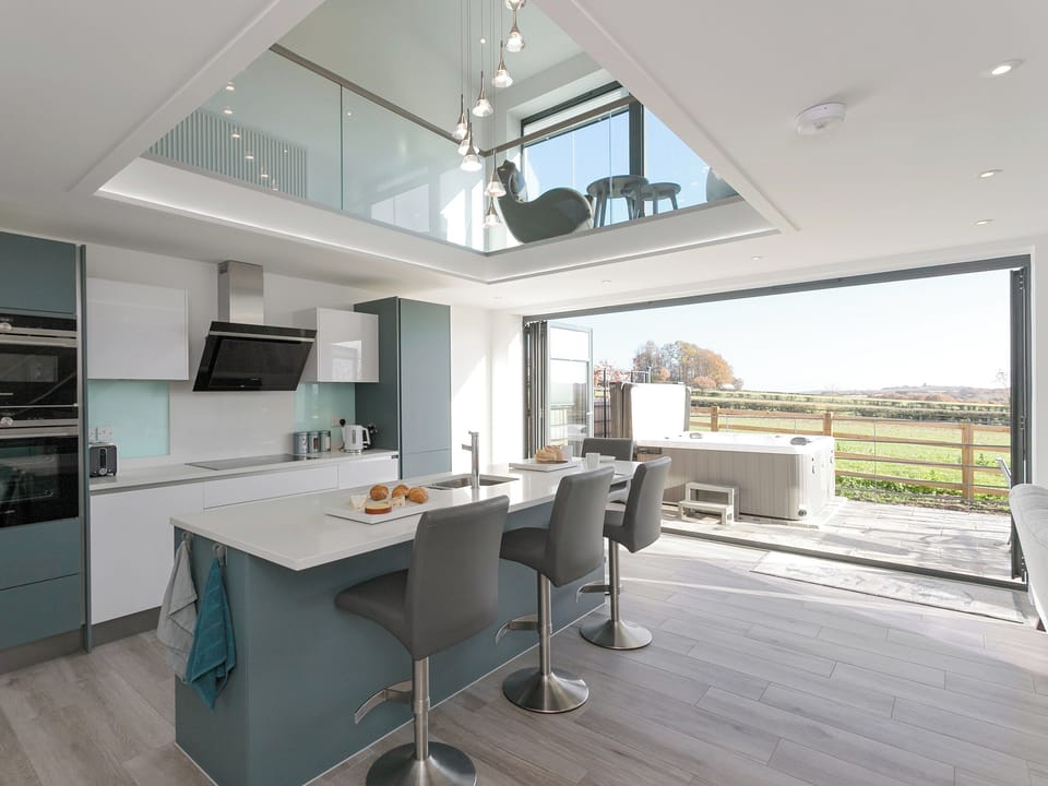 Centrally located dining area | The Retreat - Broadstone Barns, Ticknall, near Derby