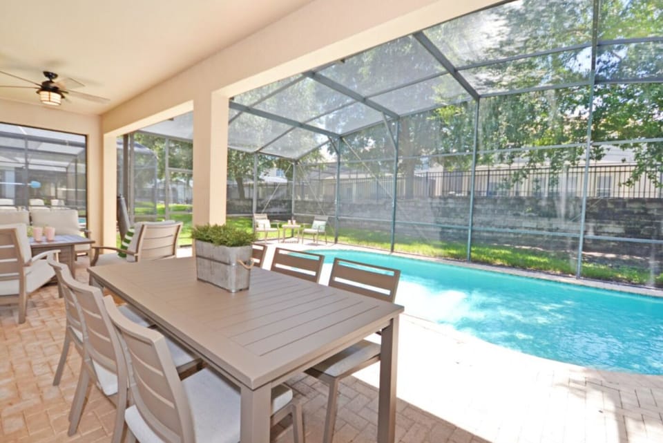 Patio dining for eight