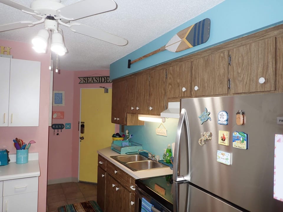 Kitchen and dining area.