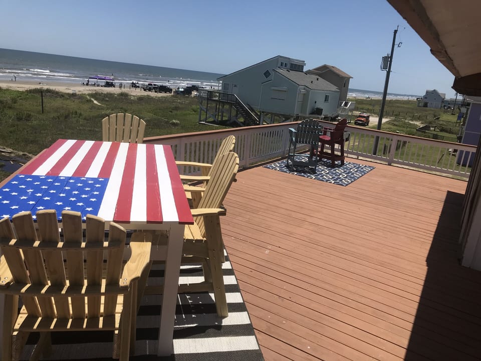 Expansive deck