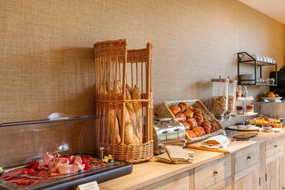 Daily buffet breakfast for a fee