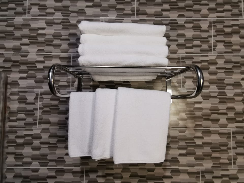 Family Room | Bathroom | Shower, free toiletries, slippers