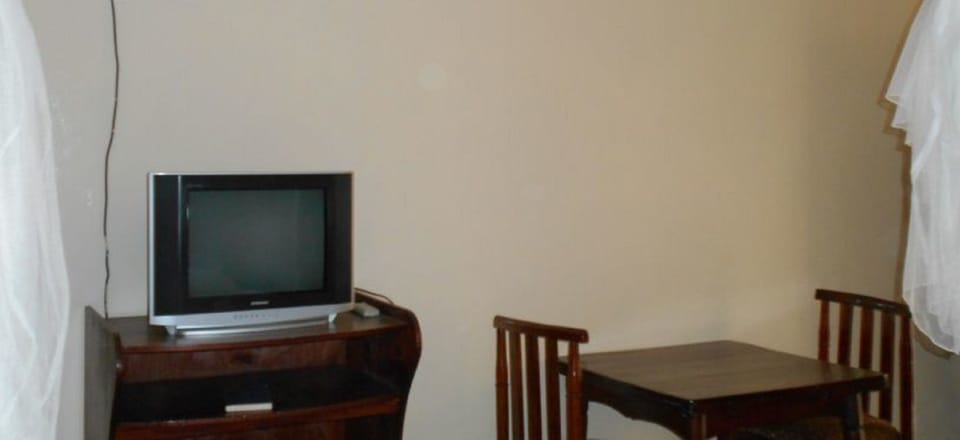 Deluxe Room | Television