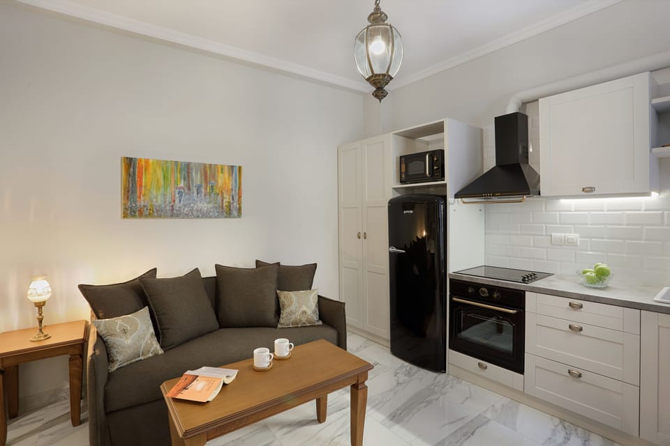 Basic Studio, 2 Twin Beds | Private kitchen | Full-size fridge, microwave, oven, stovetop