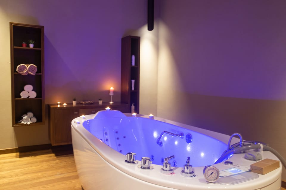 Couples treatment rooms, sauna, steam room, hot springs, Turkish bath