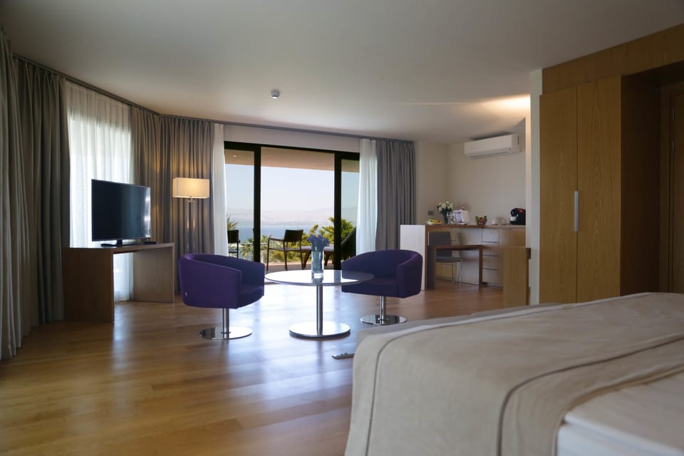 Exclusive Double Room, 1 Double Bed, Balcony, Sea View | Hypo-allergenic bedding, minibar, in-room safe, laptop workspace