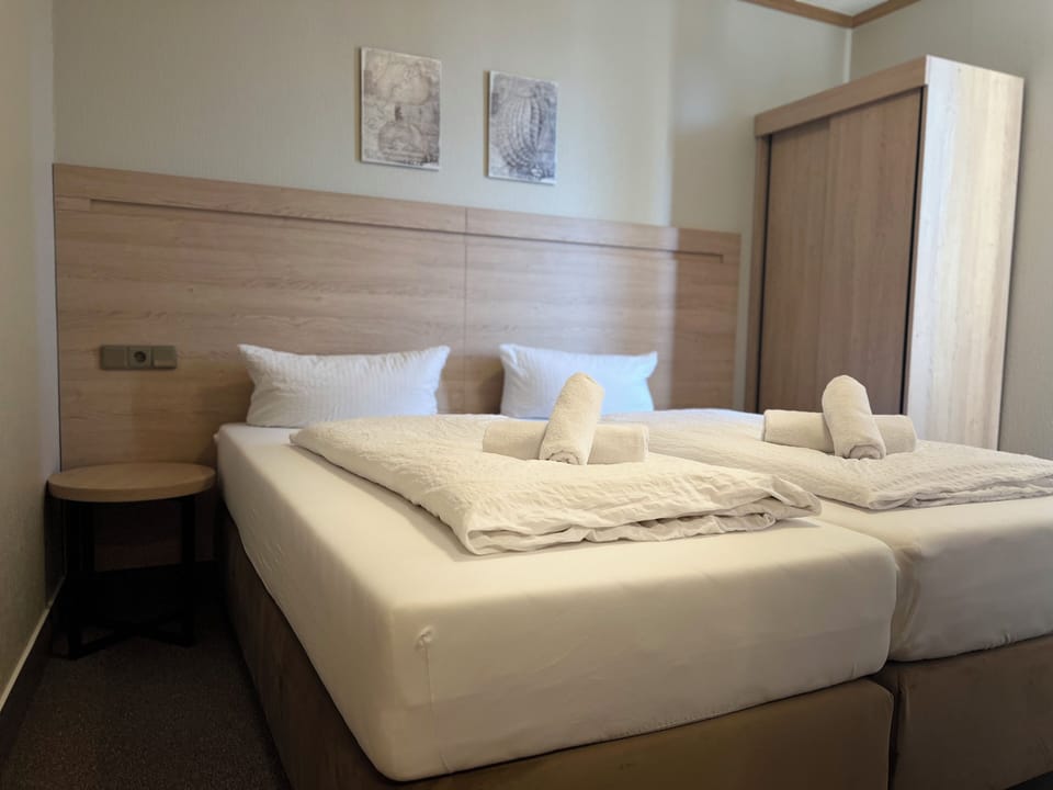 Comfort Double Room | Desk, soundproofing, free WiFi, bed sheets