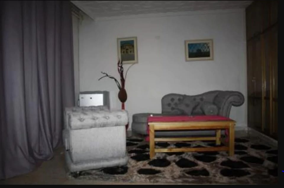 Junior Suite | Living area | Flat-screen TV