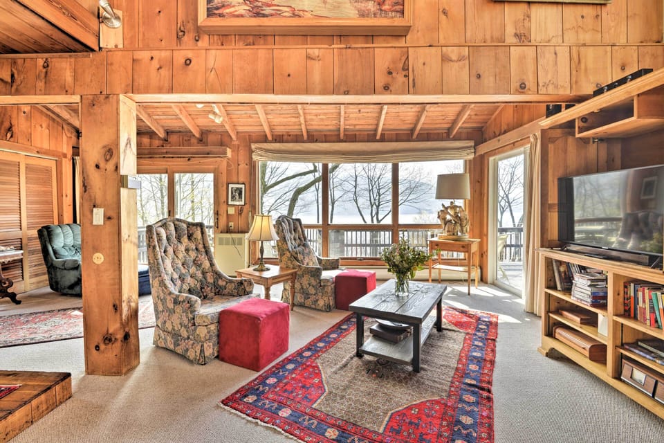 Interior | Open Floor Plan | Free WiFi