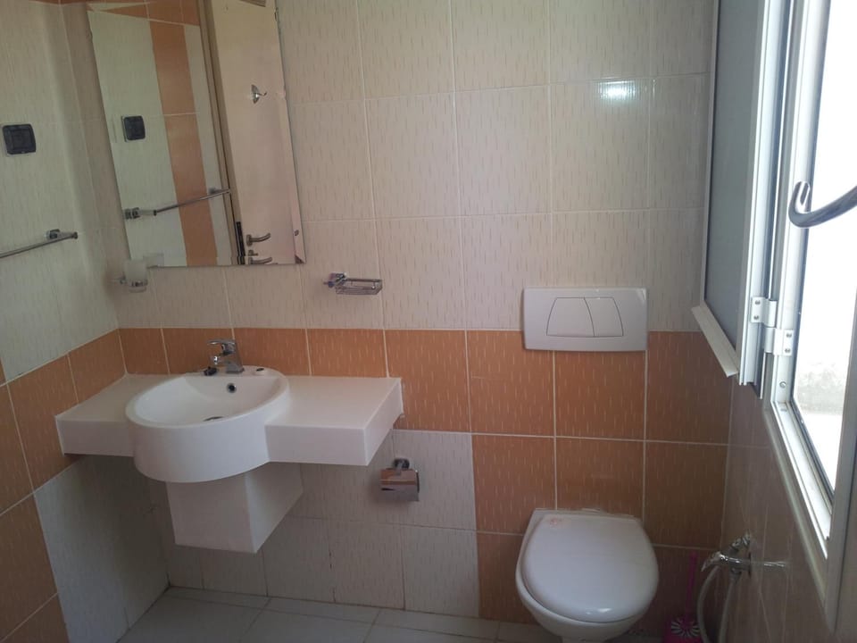 Rainfall showerhead, towels, soap, toilet paper