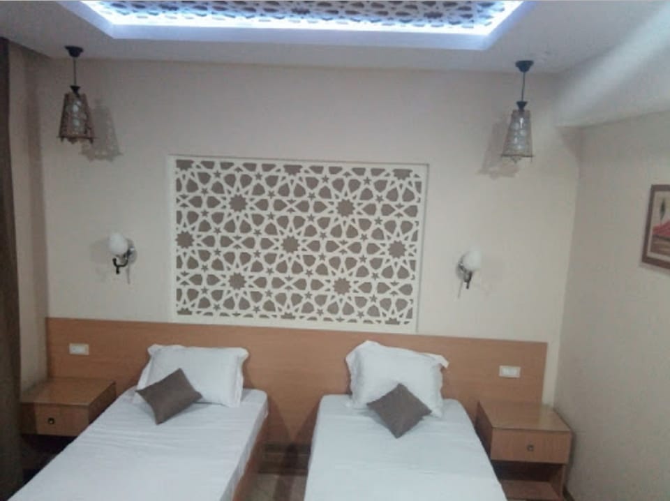 Classic Double Room | Minibar, in-room safe, desk, blackout drapes
