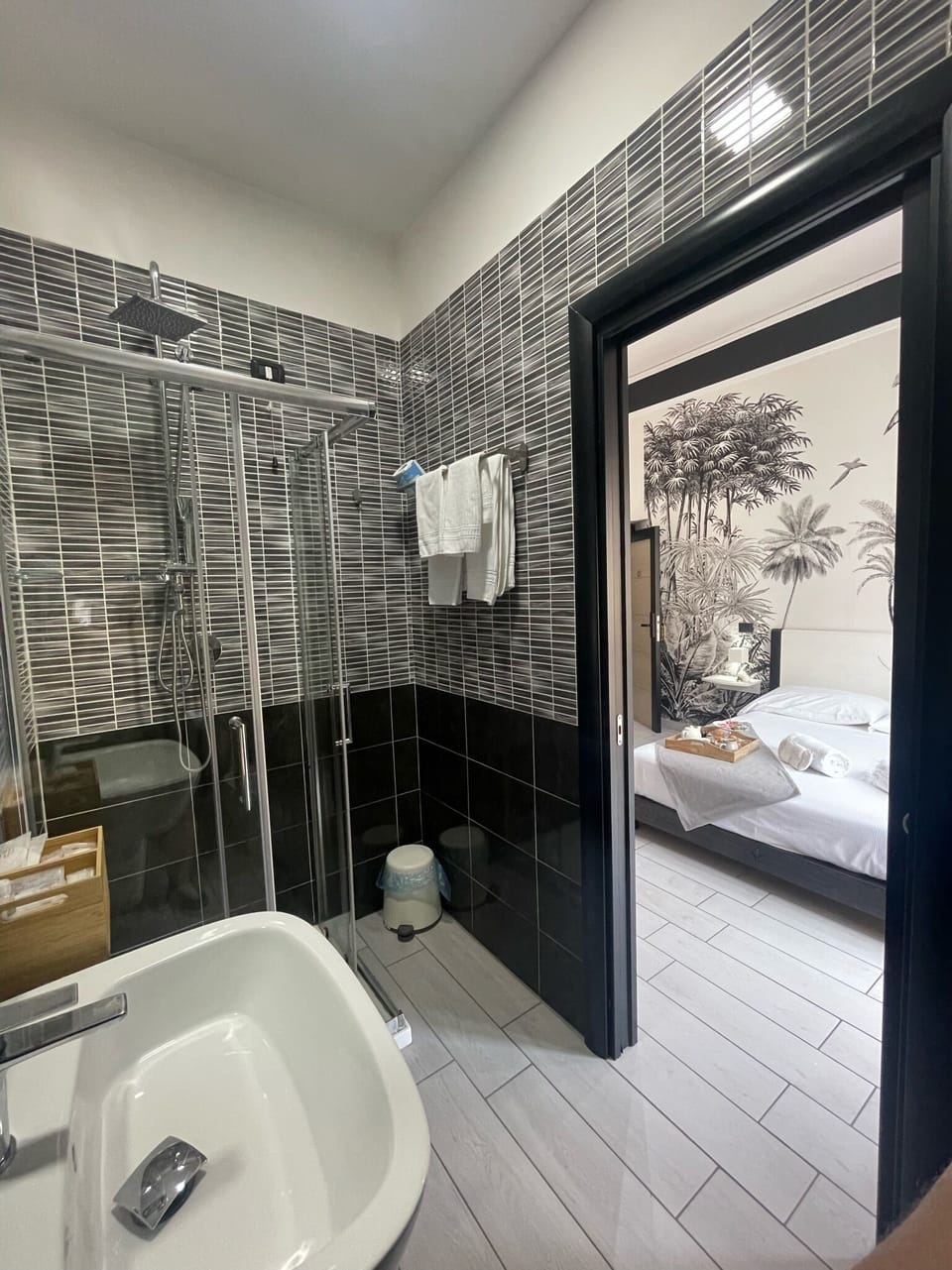Superior Double Room | Bathroom | Shower, rainfall showerhead, hair dryer, slippers