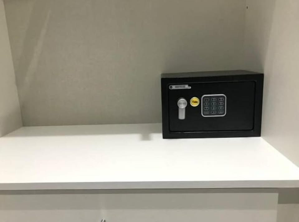 Deluxe Double Room | Safe