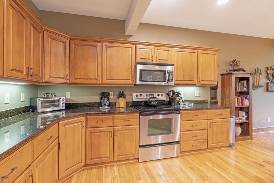 Kitchen--- Granite Counter-tops, Stainless Steel
