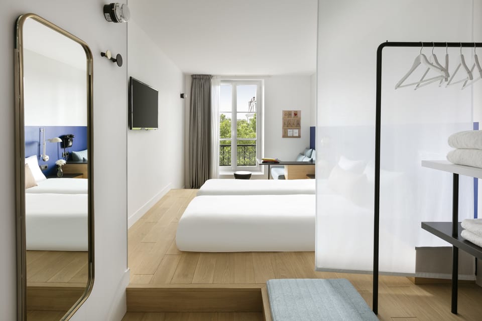 Triple Room (vue Bastille, no elevator) | In-room safe, soundproofing, free cribs/infant beds, free WiFi