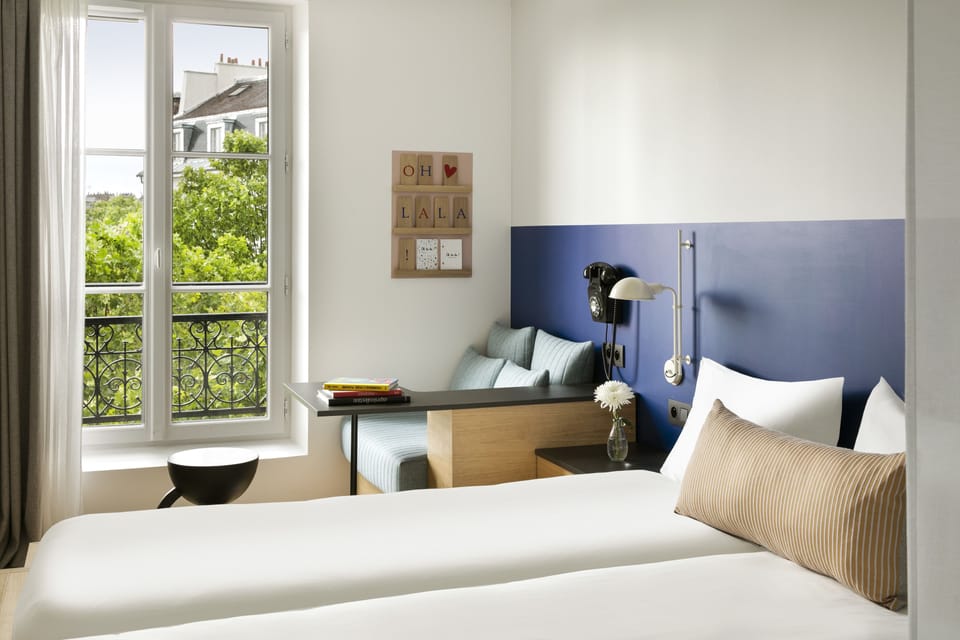 Triple Room (vue Bastille, no elevator) | In-room safe, soundproofing, free cribs/infant beds, free WiFi