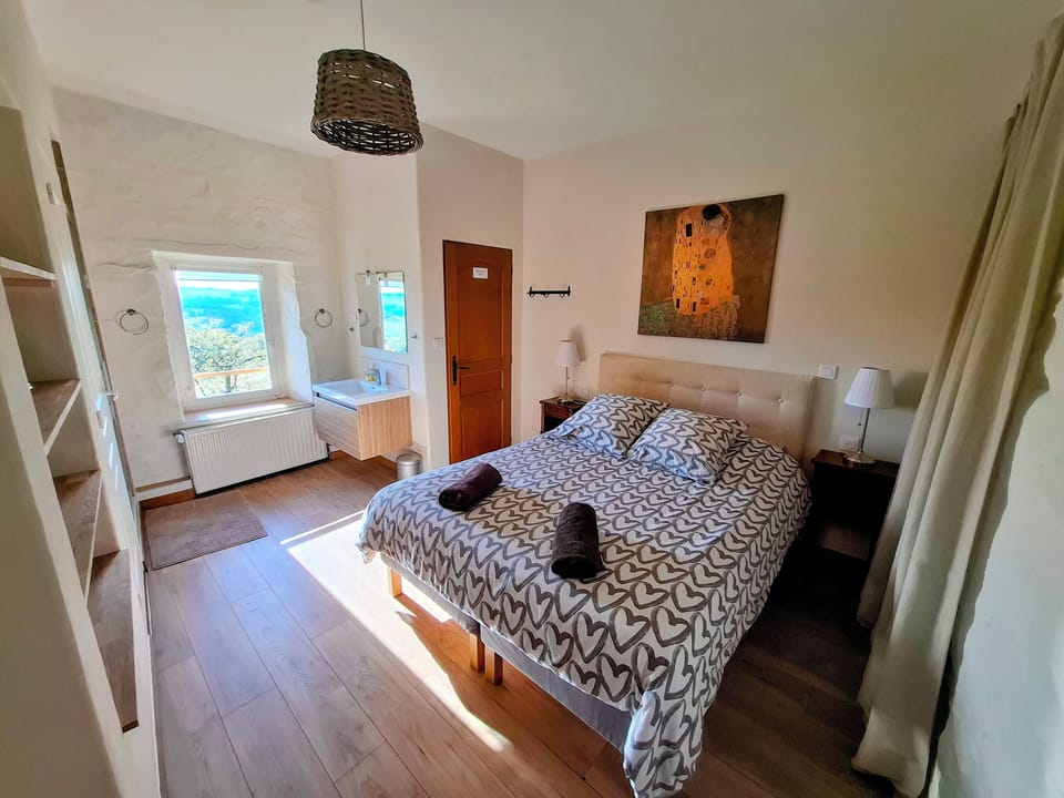 Suite, 1 Double Bed, Valley View | Laptop workspace, blackout drapes, WiFi (free), bed sheets