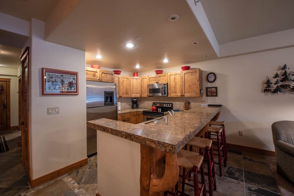Flooring, Room, Indoors, Kitchen Island, Kitchen