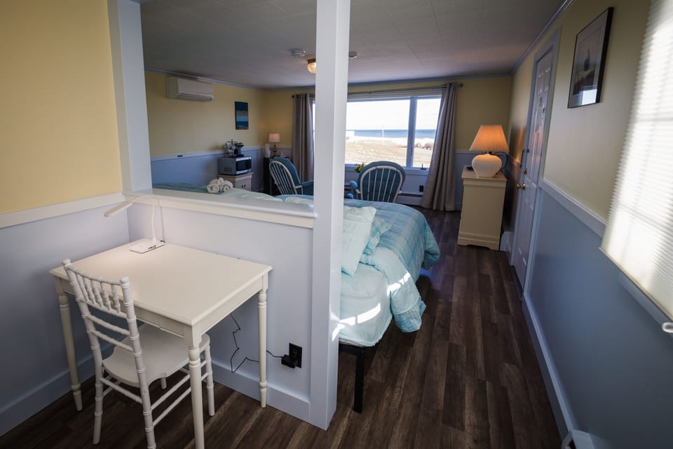 Desk, laptop workspace, WiFi, bed sheets