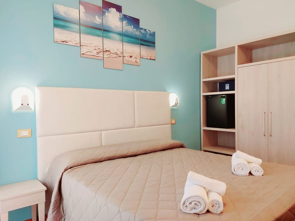 Double or Twin Room | In-room safe, desk, blackout drapes, free WiFi