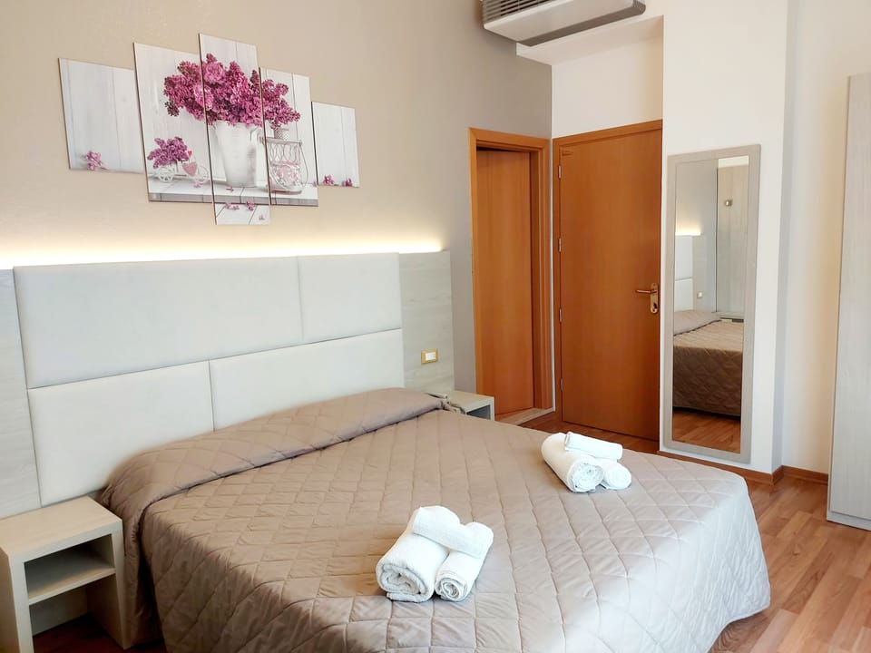 Double or Twin Room | In-room safe, desk, blackout drapes, free WiFi