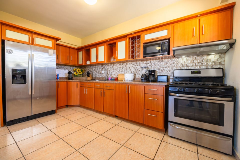 Family House, 6 Bedrooms | Private kitchen | Coffee/tea maker, fridge, microwave, oven