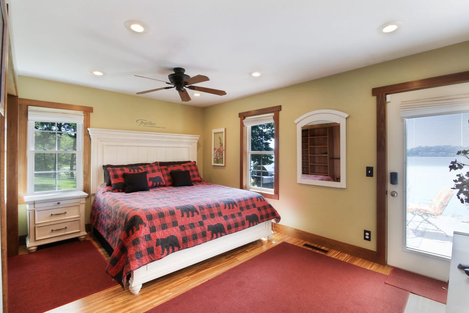 King Size bed in the Master Bedroom with view of the lake, access to the patio
