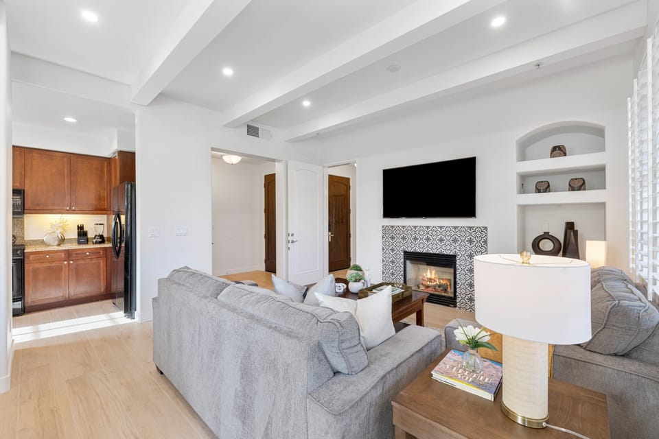 Condo, 3 Bedrooms | Living area