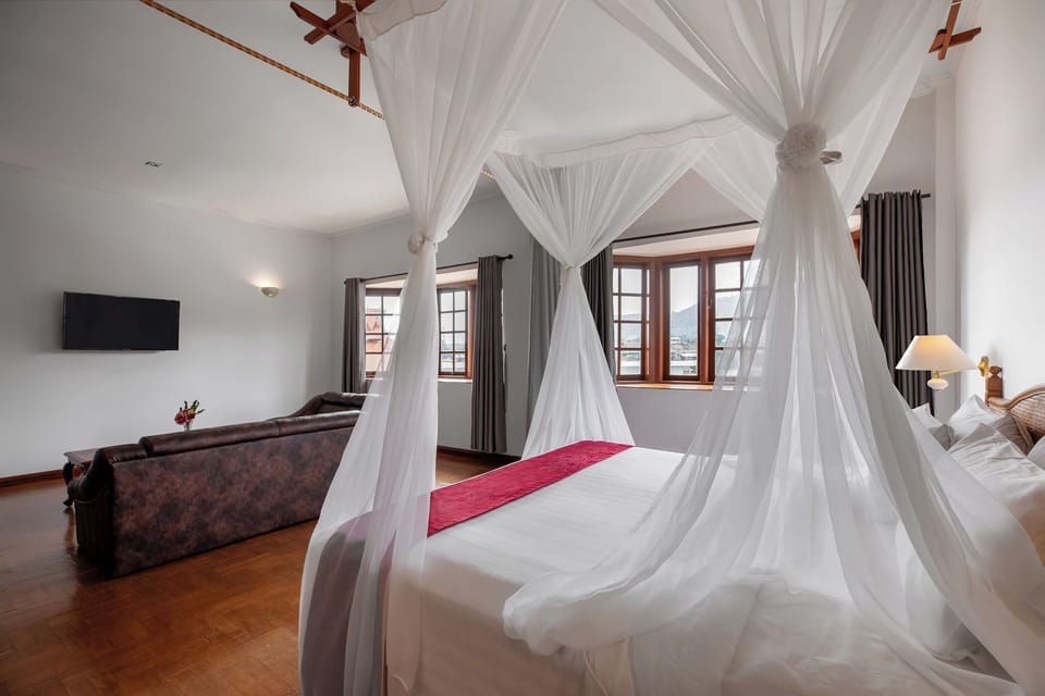 Junior Suite | Desk, rollaway beds (surcharge), bed sheets