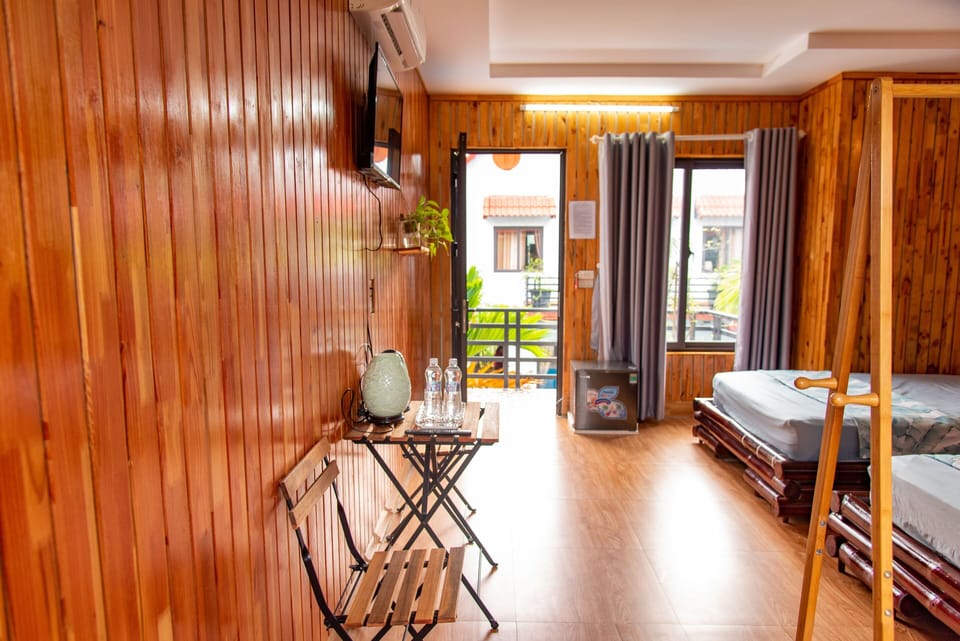Minibar (some free items), WiFi (free), bed sheets