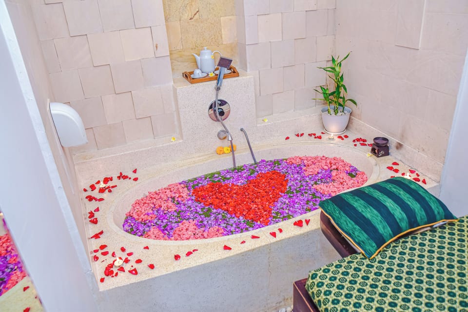 Indoor spa tub