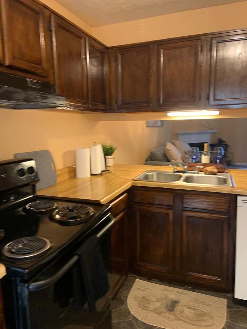 Deluxe Villa, 2 Bedrooms, Non Smoking, City View | Private kitchen | Full-size fridge, microwave, oven, stovetop