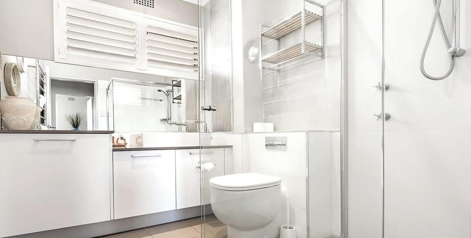Main Bathroom/Laundry