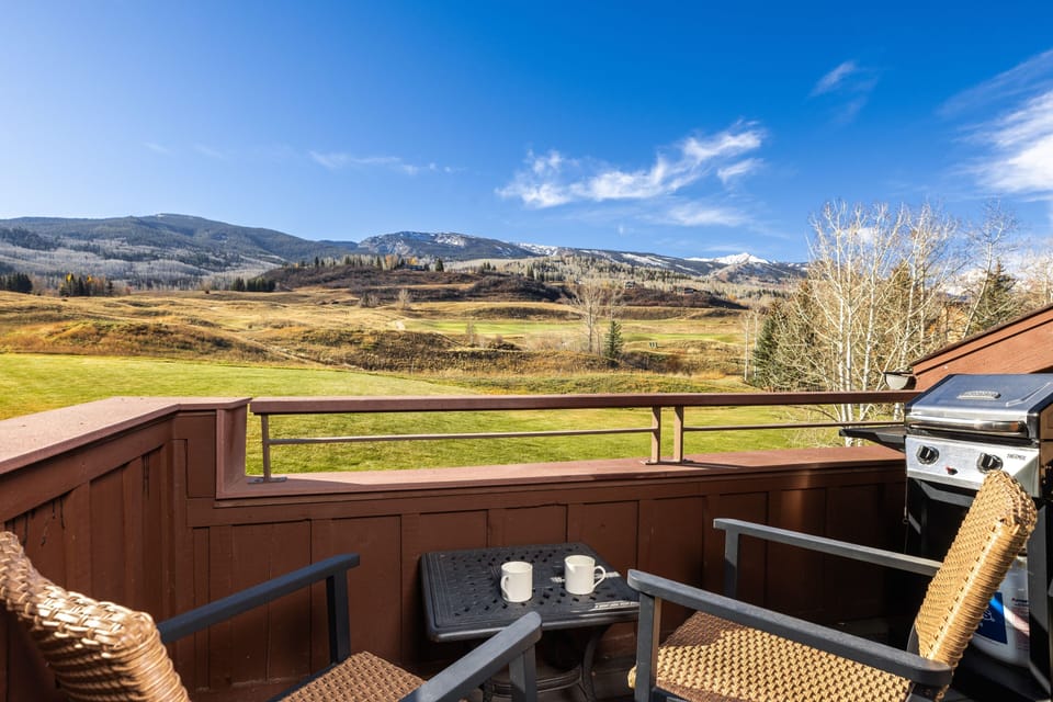 Balcony with Mountain Views