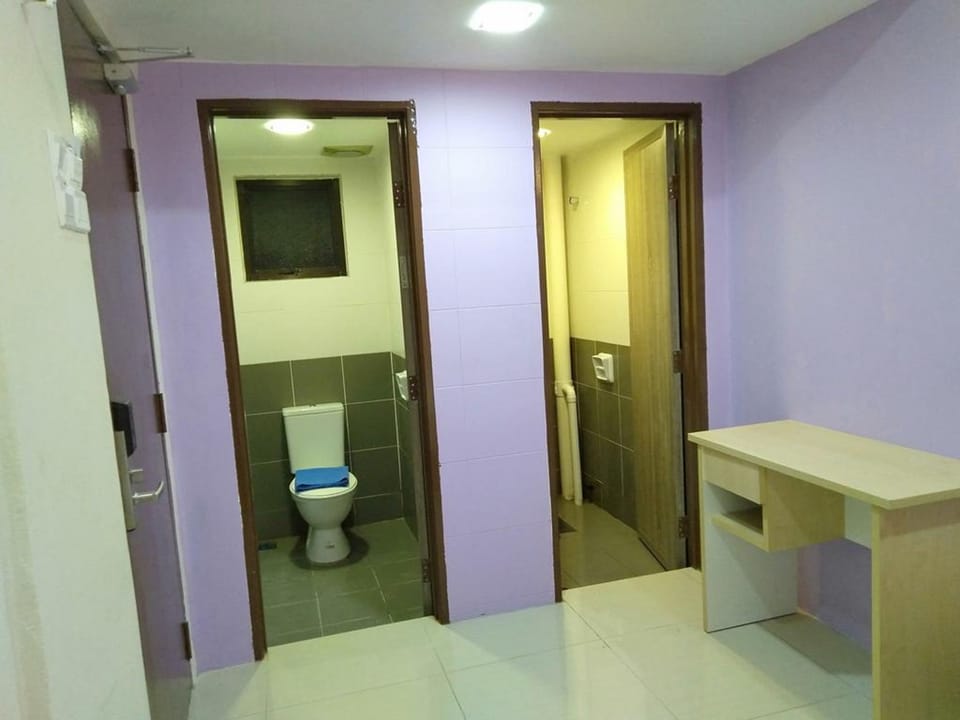 Deluxe Room, 1 King Bed | Bathroom | Shower, bidet, towels, soap