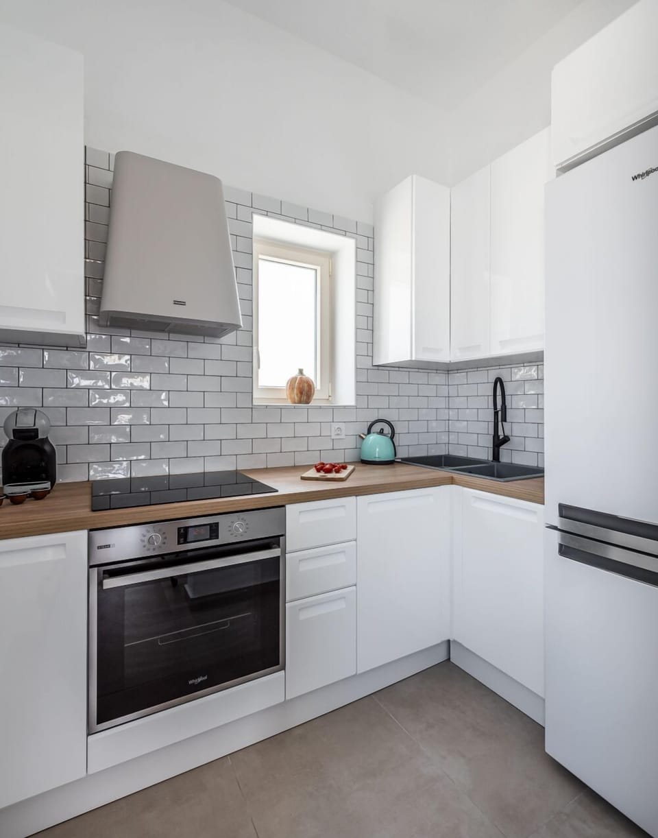 Elite House, 2 Bedrooms | Private kitchen | Full-size fridge, microwave, oven, stovetop