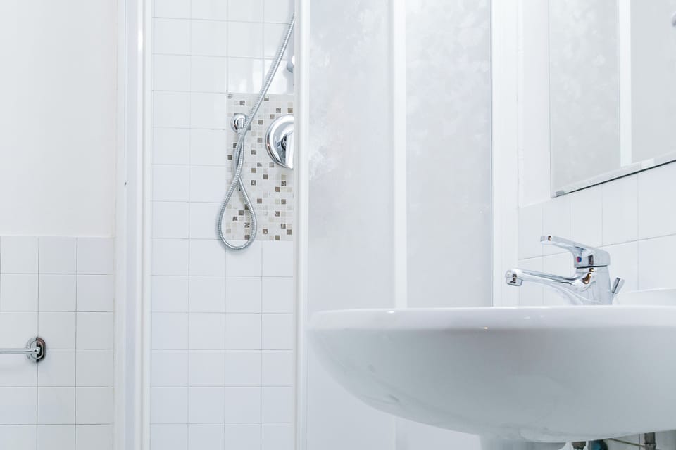 Apartment, 2 Bedrooms | Bathroom | Shower, rainfall showerhead, hair dryer, bidet