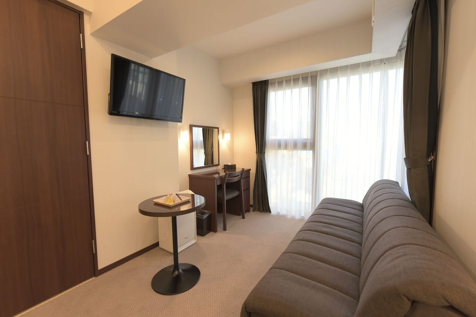 Standard Corner Twin Room, Non Smoking | Egyptian cotton sheets, premium bedding, down comforters, in-room safe