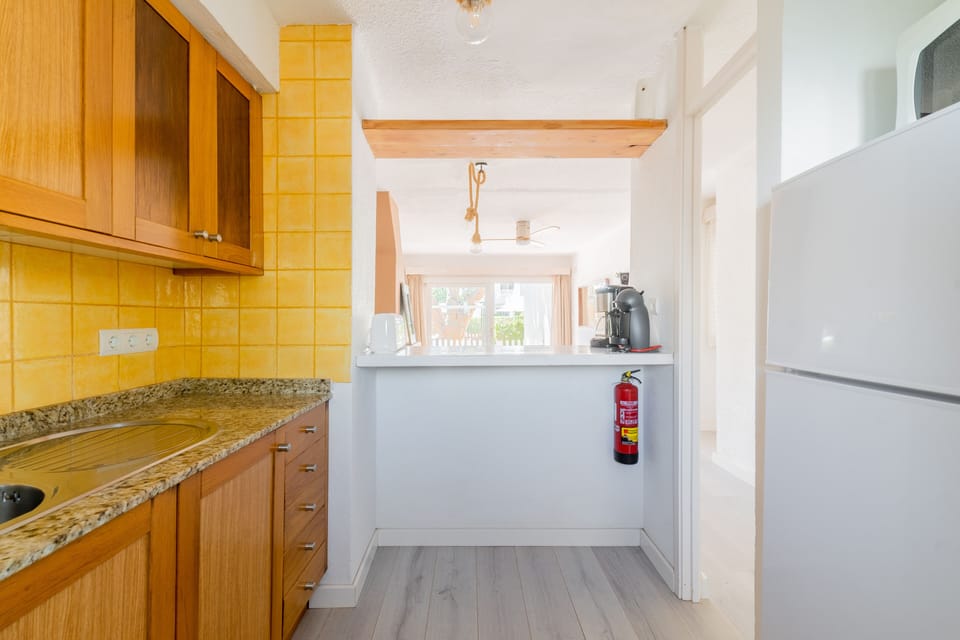 Standard Duplex, 2 Bedrooms | Private kitchen | Coffee/tea maker, full-size fridge, microwave, stovetop