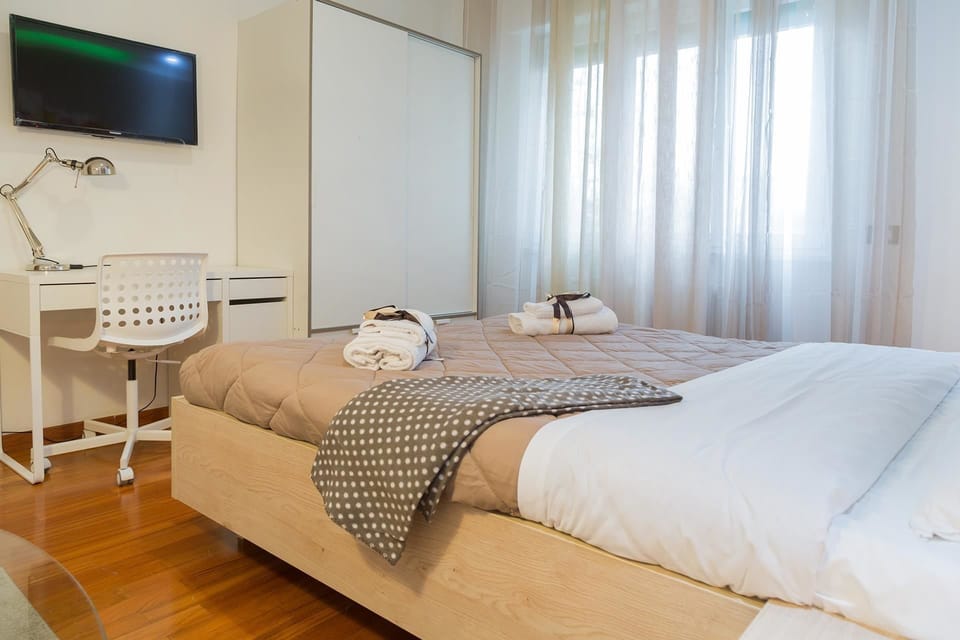 Comfort Double Room | Free WiFi, bed sheets