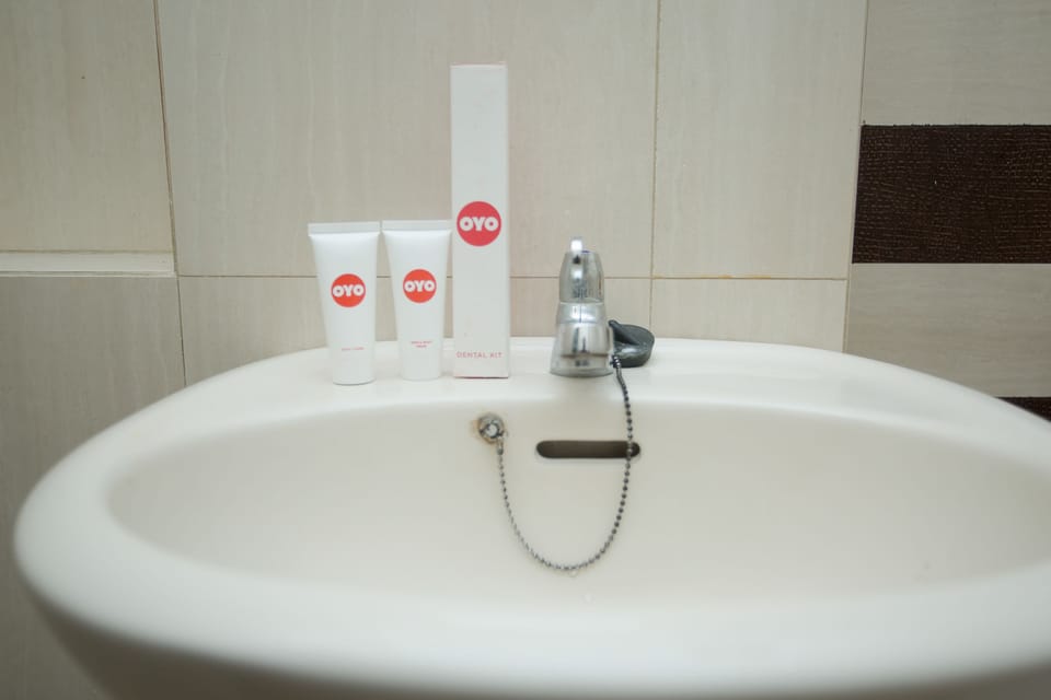 Deluxe Double Room | Bathroom sink