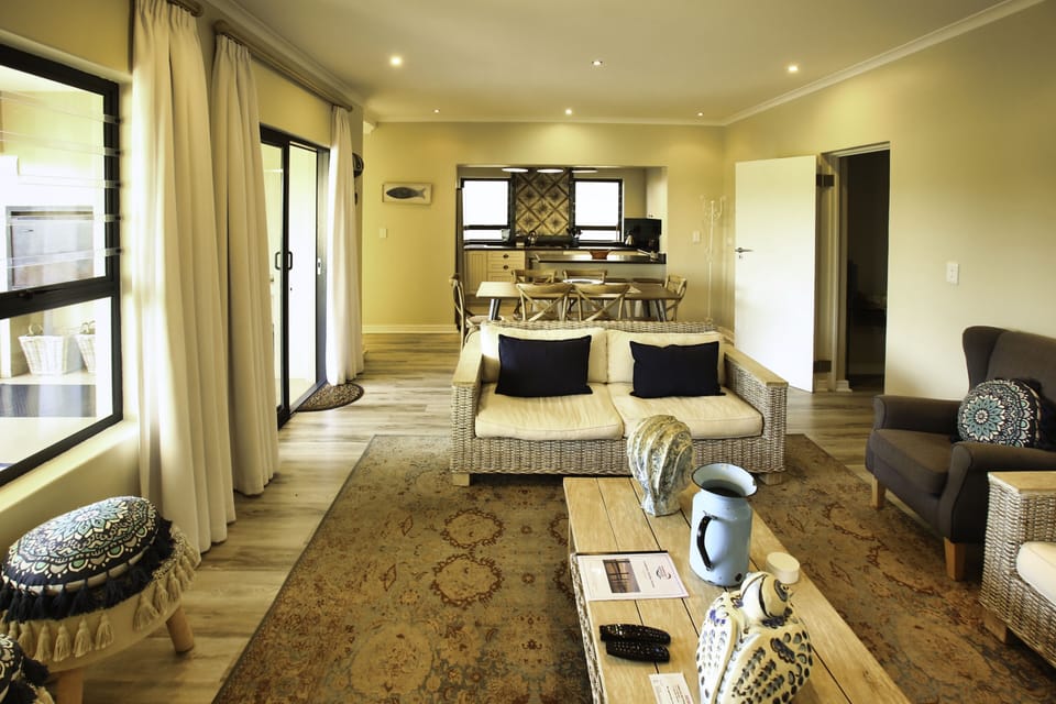 Comfort Villa, Golf View | Living area | 42-inch flat-screen TV with premium channels, LCD TV
