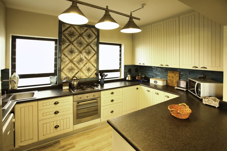 Comfort Villa, Golf View | Private kitchen | Fridge, microwave, electric kettle, toaster