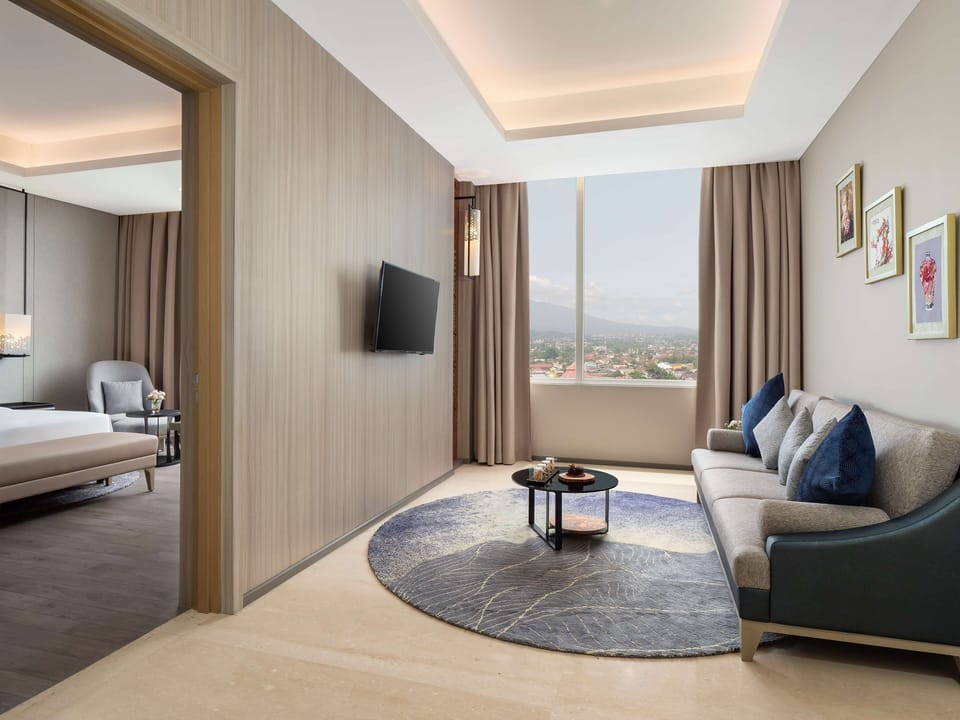 Luxury Apartment, 1 Bedroom | Pillowtop beds, in-room safe, desk, laptop workspace