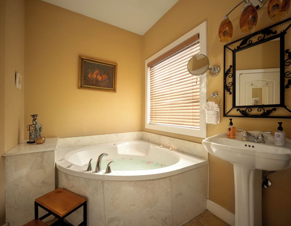Luxury Cottage, 1 King Bed (San Rafael Cottage) | Bathroom | Designer toiletries, hair dryer, bathrobes, towels
