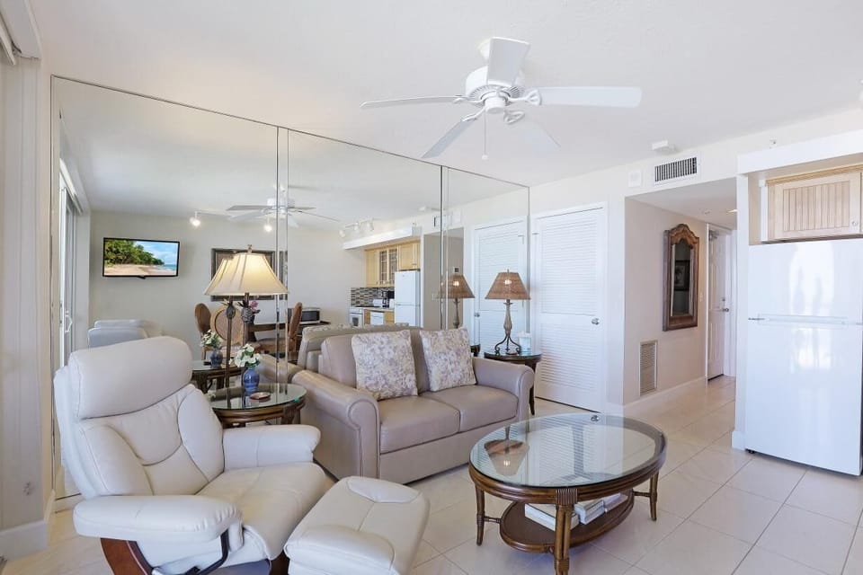 Condo, 1 King Bed (Luxurious beachfront condo with glori) | Living area | Flat-screen TV