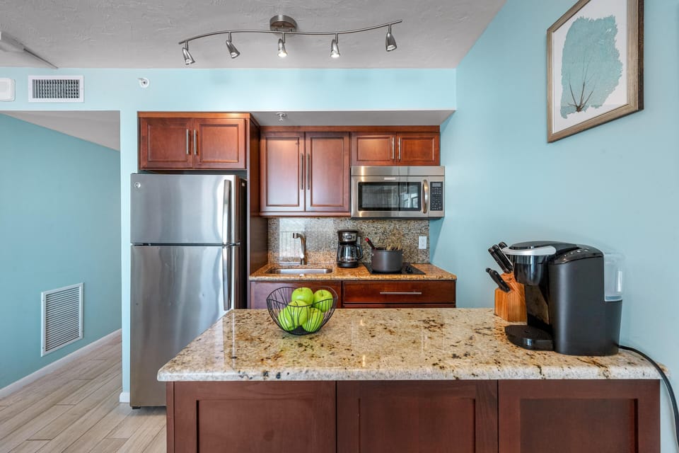 Condo, 1 King Bed (Unique beachfront condo with panorami) | Private kitchen | Oven, dishwasher, toaster