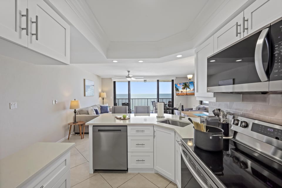 Condo, 1 King Bed with Sofa bed (Inviting beachfront condo with pool, ) | Private kitchen | Fridge, microwave, oven, stovetop